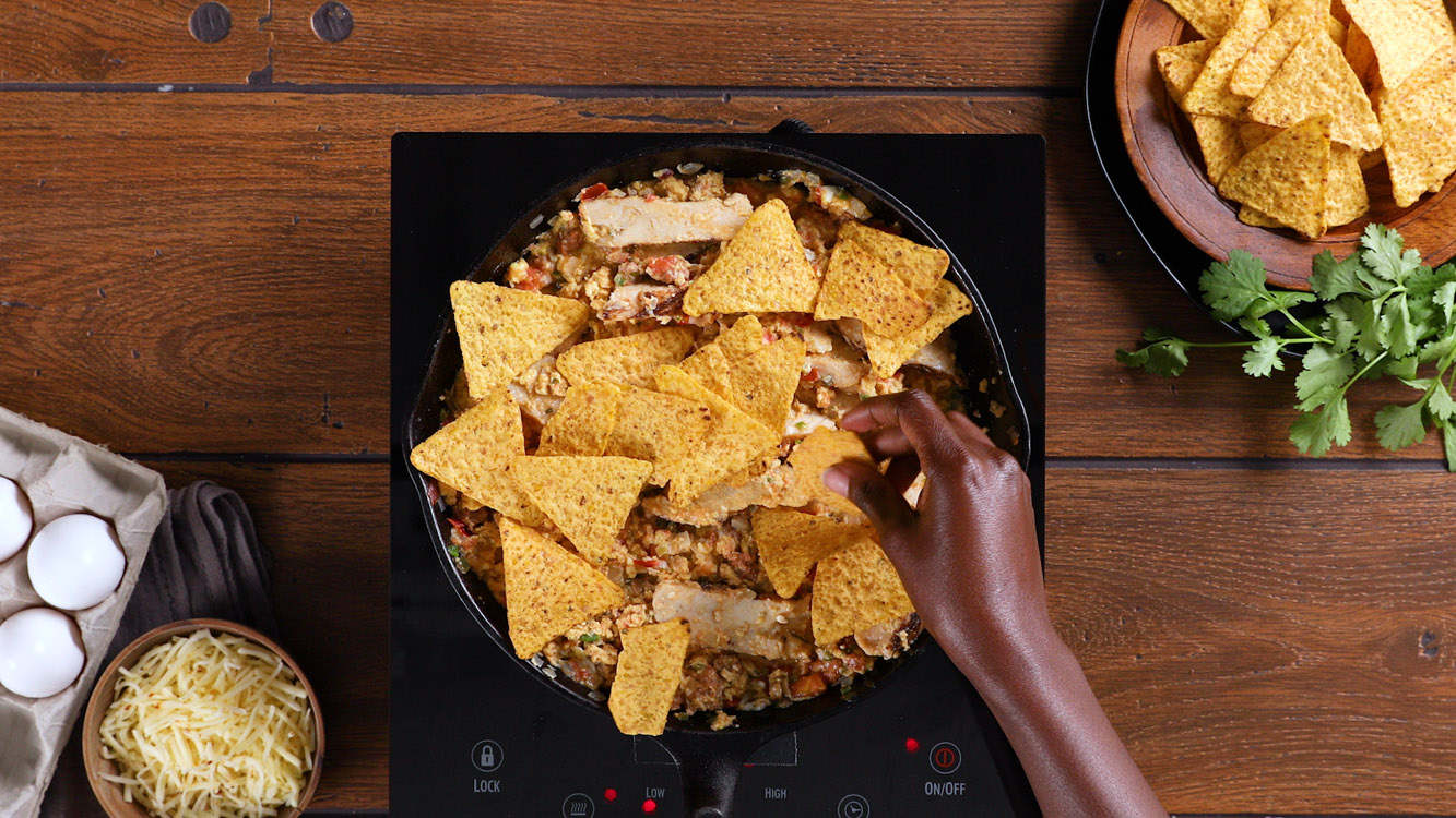 28 CHICKEN AND CHORIZO CHILAQUILES_16